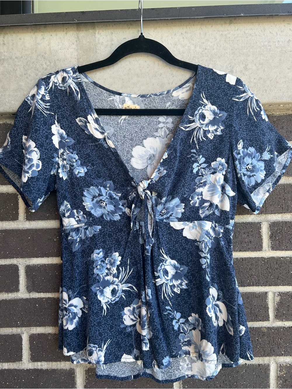 Hollister Women’s Navy Blue Floral Tie-Front Top - Size M